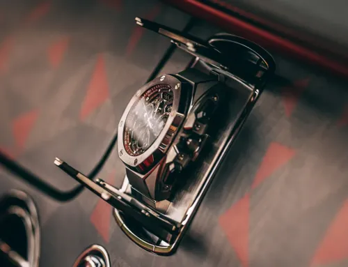 Relojes y coches de lujo. De la muñeca al salpicadero.