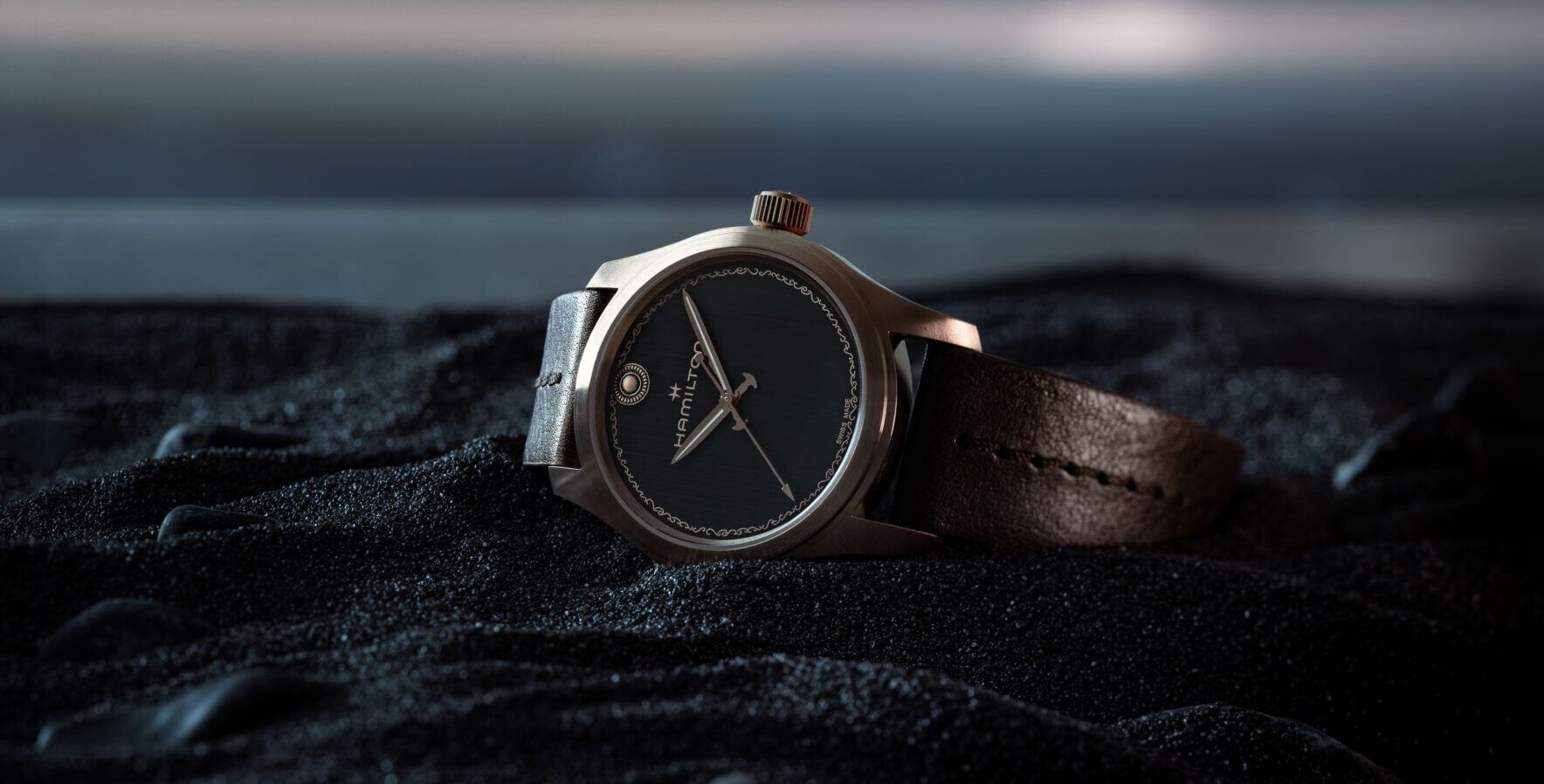 Hamilton Khaki Field Auto The Odyssey Limited Edition_H70675530_lifestyle 1